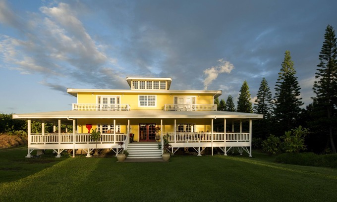 Naalehu Hotel | Kalaekilohana Inn & Retreat - #1 Rated Hawaii Island Hotel - Dinner Nightly