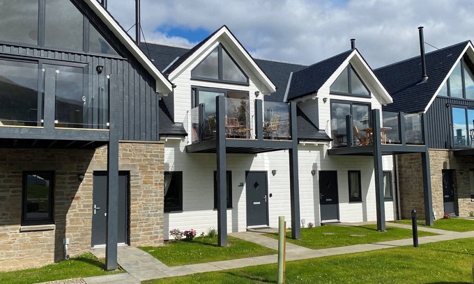 Fearnan Cottage | KALIPÉ, family friendly, with open fire in Kenmore