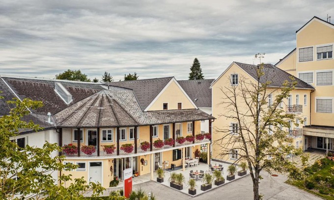 Stadl-Paura House | Kapellerhof