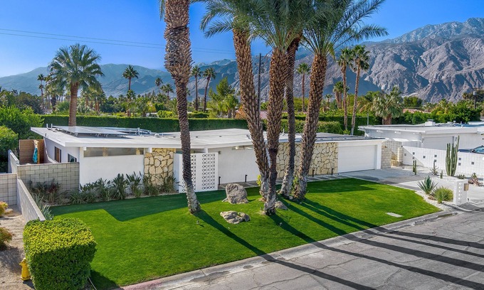 Desert Park Estates House | Kaptur the Sun! MidMod Gem! 3 King Beds! Large Pool! FirePit! Mtn. Views!