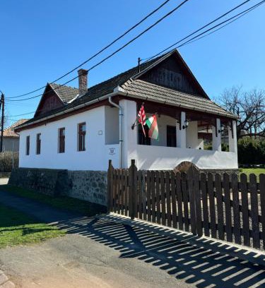 Holloko House | Karaván guest house