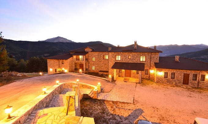 Synikia Mesi Trikalon Hotel | Karyatis Resort