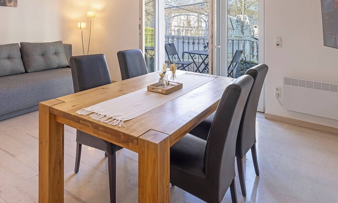 Woellstadt Apartment | Katrin's Place - Suite "Garden view" with 2 balconies and large living room