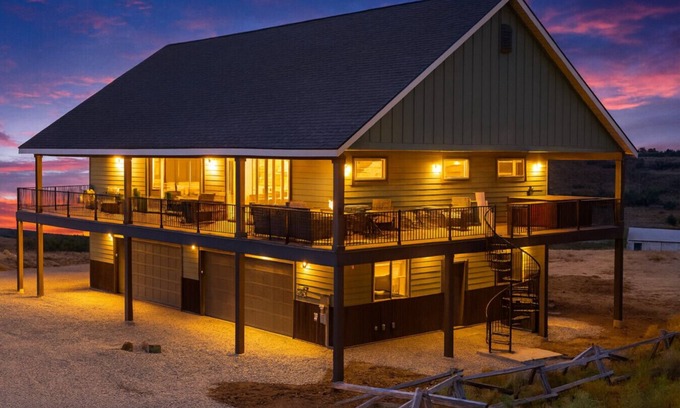 Helper Cabin | Kayaks, Fishing Gear & More—Your Scofield Cabin Adventure Awaits