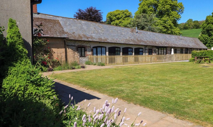 Blandford Forum Cottage | KEEPERS COTTAGE, pet friendly in Winterborne Stickland
