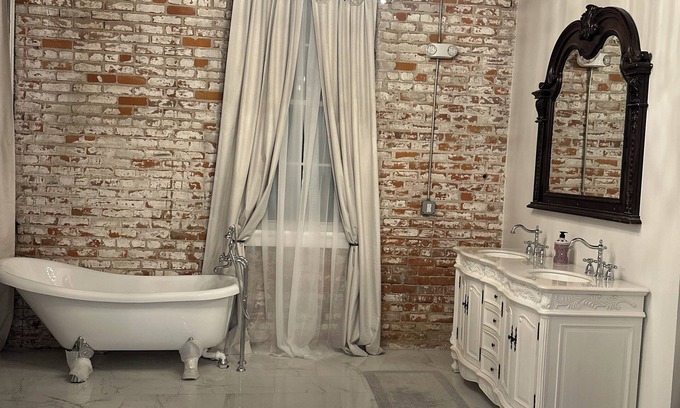 Sunshine Apartment | Keeping It Small Town~ Charming restored studio Historic District of Plaquemine