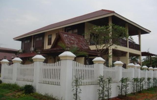 Phon Phisai House | Keerawan House Rim Khong