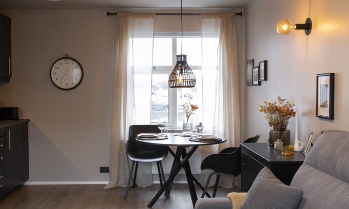 Innri-Njarthvik Apartment | Keflavik's Ray of sunshine Hafnargata