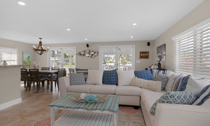 Cross Key Waterways House | Key Largo Waterfront home with 40’ dock and boat lift. Walk to Pennekamp