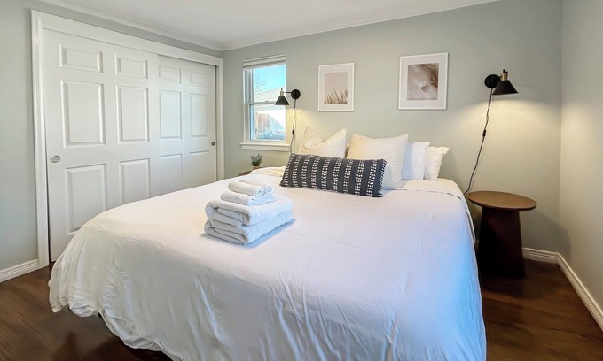 Arvada House | King Bed | 4BR | Garage Parking | Dog Friendly!