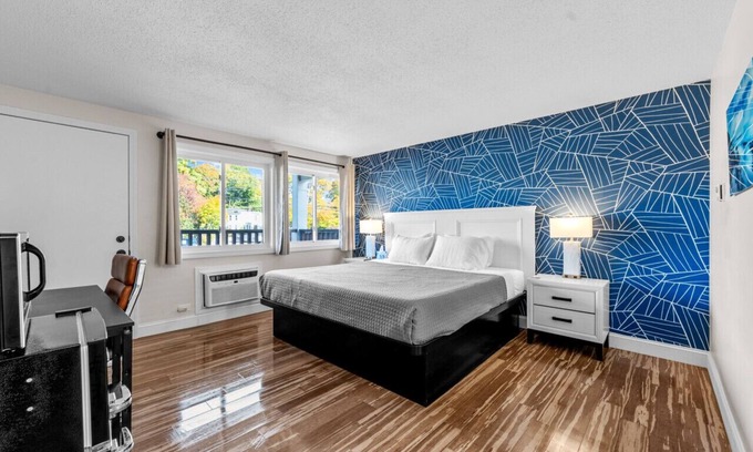 Marshfield Hotel | King Bed in Lux Boutique Hotel