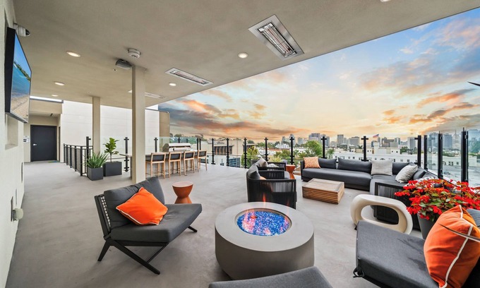 Bankers Hill Apartment | King Bed & Rooftop Views Prime Bankers Hill near Balboa Park