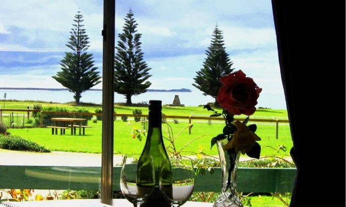 Naracoopa House | King Island Accommodation Cottages
