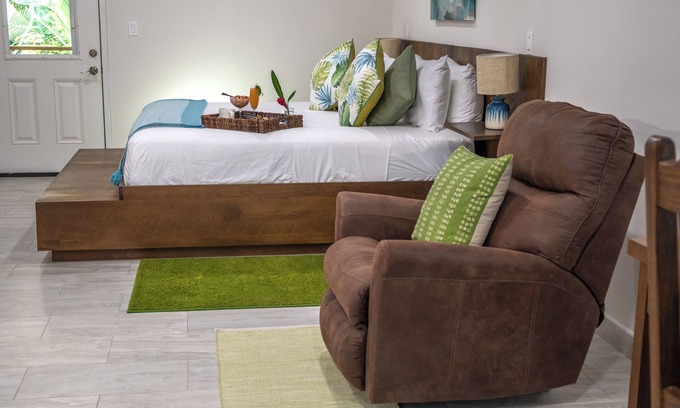 Armenia Apartment | King Resort Suite in Cayo Belize