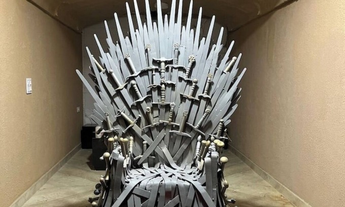 Govindpuri Apartment | King's landing - Game of thrones (Couple Friendly)