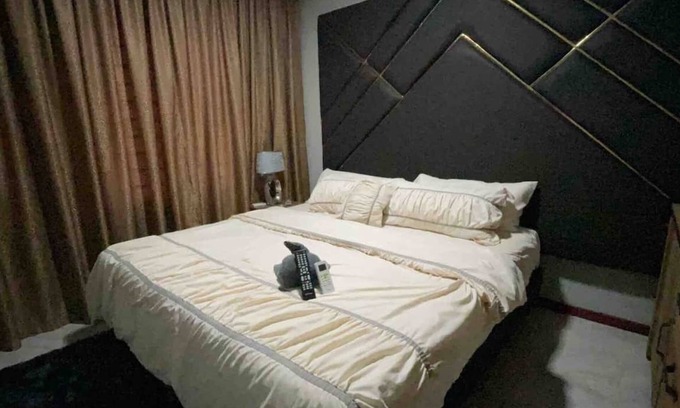 Paramaribo Apartment | King's Size Deluxe Two Bedroom