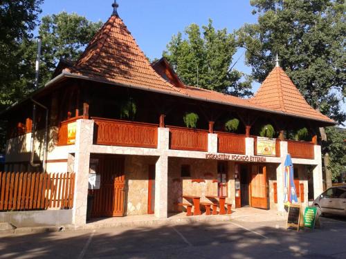 Fuzesgyarmat House | Kiskastély Fogadó-Étterem