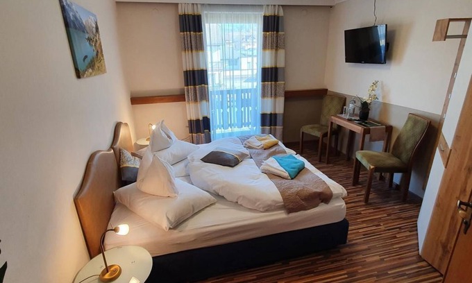 Seeboden Cottage | Kleines Doppelzimmer Alleeblick mit Balkon - Gästehaus Bärwald