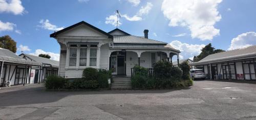 Papatoetoe Hotel | Knightsbridge Motor Lodge