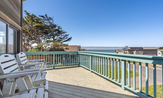 Dillon Beach House | KnotACare~Comfy Costal Family Escape w/Views! GameRm/Hot Tub/WiFi