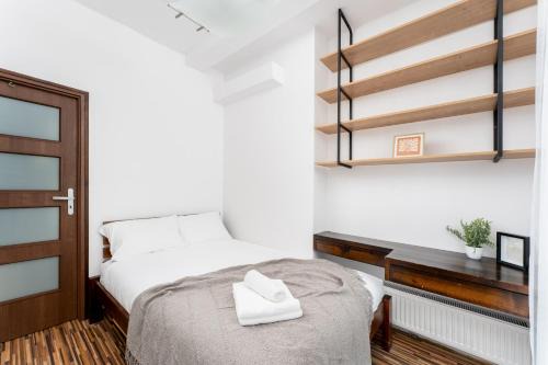 City Centre Apartment | Komorowskiego Riverside Apartment by BookingHost