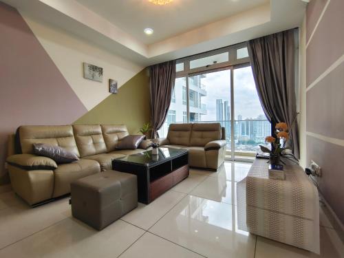 Taman Century Apartment | KSL City Mall 3BR@7-8pax Private Lift & City view+WIFI