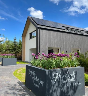 Basthorst House | Kunst Pension Frahm