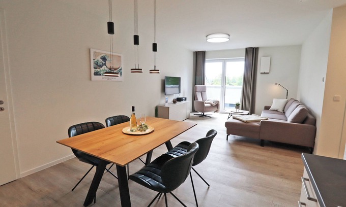 Tossens Apartment | KÜSTE33/44 - Balcony. Sauna. Allergy friendly.