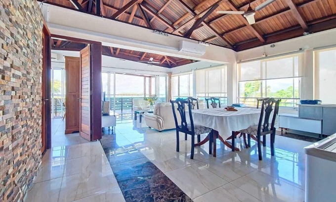 Blue Bay Apartment | L’établissement pieds dans l'eau, BLUE REEF Blue Bay, se situe à Blue Bay Beach