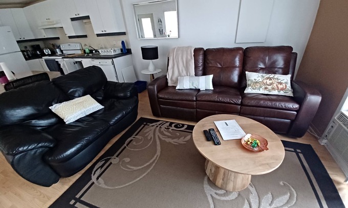 Terrebonne Apartment | L'accueillant, whole apartment, a combination of town and country