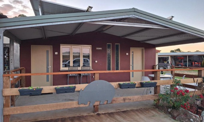 Oallen House | L'Air du Wombat Truffle Farm