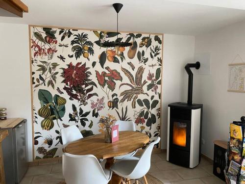 Menetru-le-Vignoble House | L'Alambic à Martial