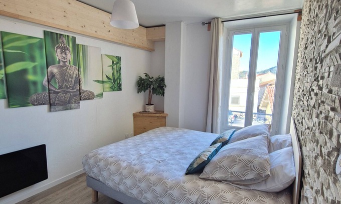 Laragne-Monteglin Apartment | L'Appart - 1 bedroom - Shower/Hammam - Pellet stove. Ideally located