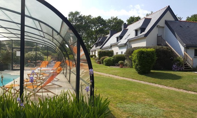 Locoal-Mendon House | l'Arbre Voyageur