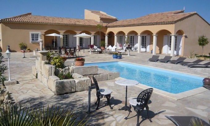 Arles Apartment | L'Oasis - a little paradise in Provence, big terrace and pool