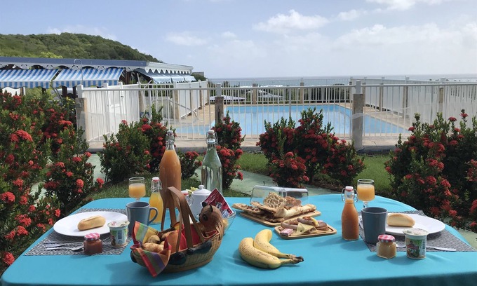 Sainte-Anne Hotel | L Oeil Dans le Bleu