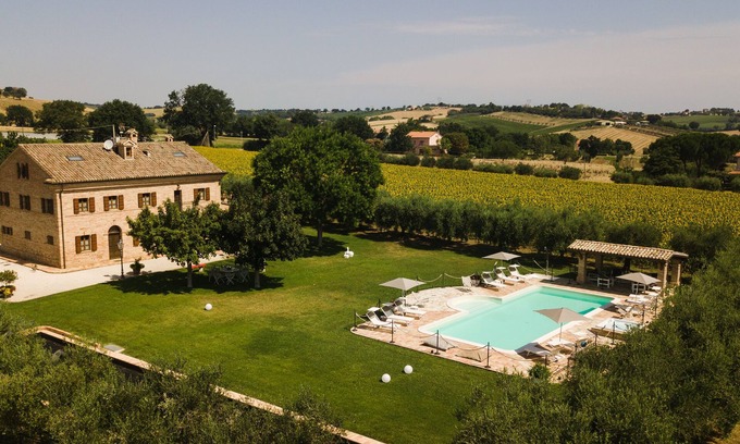 Bettolelle Apartment | L'Olivo, app in a typical villa with swimming pool 7 km from the sea, Senigallia, Marche