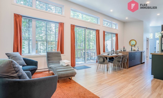 Pont-Rouge Ski Chalet | L'Orange-Méridien de Portneuf/Private hot tub Sauna Pool Billiards Trails