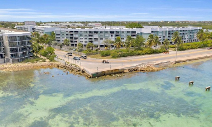 Key West Condo | La Brisa - Ocean Views Across from Smathers Beach