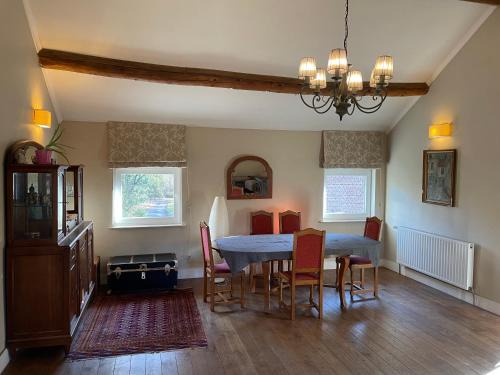 Sart-Dames-Avelines House | La Bruyere du Coq Stables