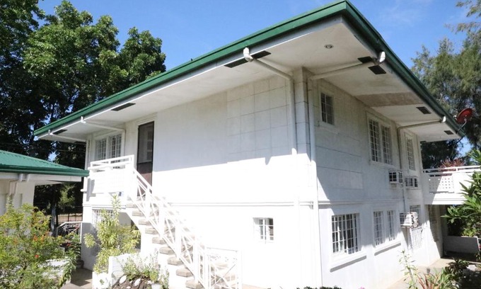 Binuclutan House | La Casa Blanca Binoclutan