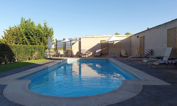 Villar de la Encina Villa | La Casa del Villar. 17 bedrooms. Special for large groups. With swimming pool.