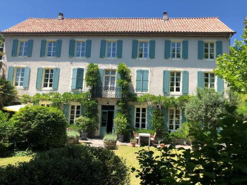 Riols Bed & Breakfast | La Cerisaie - Chambres d'hôtes & gites