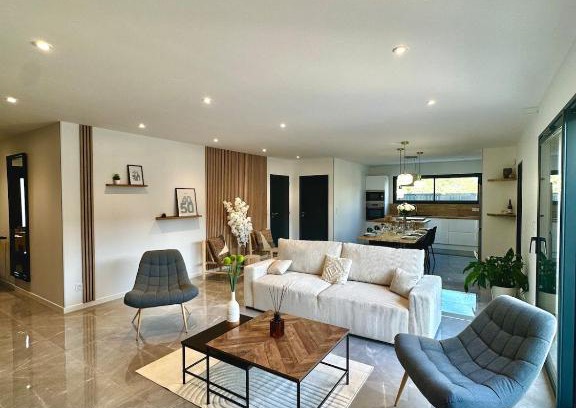 Charmes-sur-Rhone Villa | La Charmésienne - Modern villa with pool