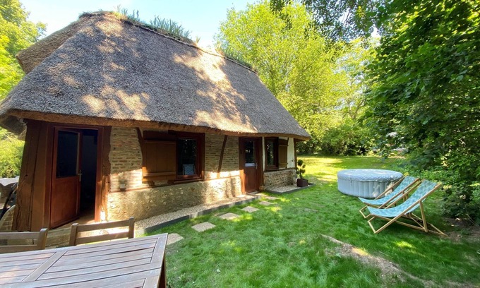 Sainte-Opportune-la-Mare Apartment | La Chaumine `