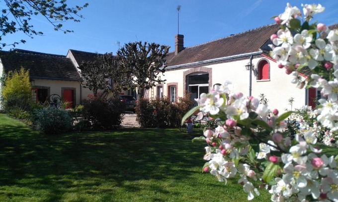 Villemandeur House | La cité des abeilles