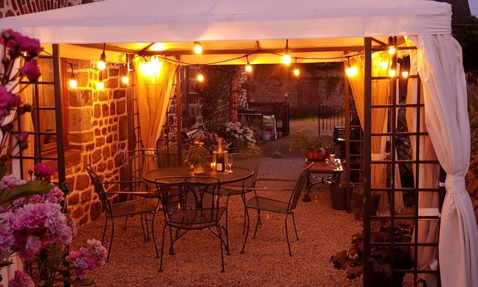 Lassay-les-Chateaux Bed & Breakfast | La Cloue B&B