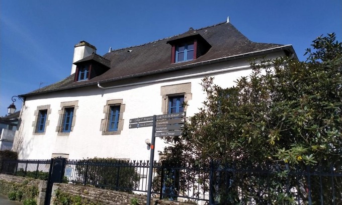Josselin House | La cour des Ursulines