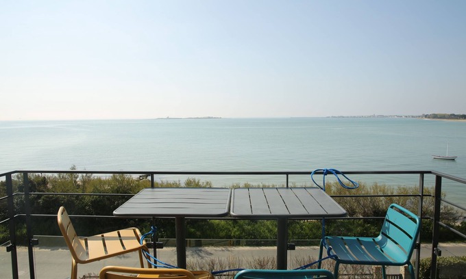 Reville Apartment | La Dunette, a southern balcony facing the sea