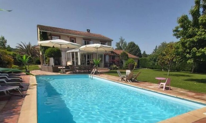 Sainte-Foy-d'Aigrefeuille Villa | La Figueraie Villa au Bord D'un lac